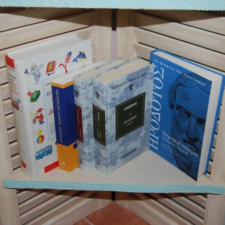Luxury Traditional Room The Small Bookstore Kastro-Kyllini Екстер'єр фото
