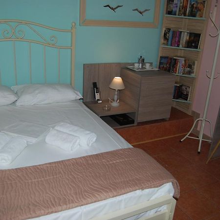Luxury Traditional Room The Small Bookstore Kastro-Kyllini Екстер'єр фото