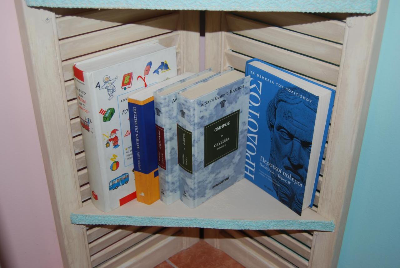 Luxury Traditional Room The Small Bookstore Kastro-Kyllini Екстер'єр фото