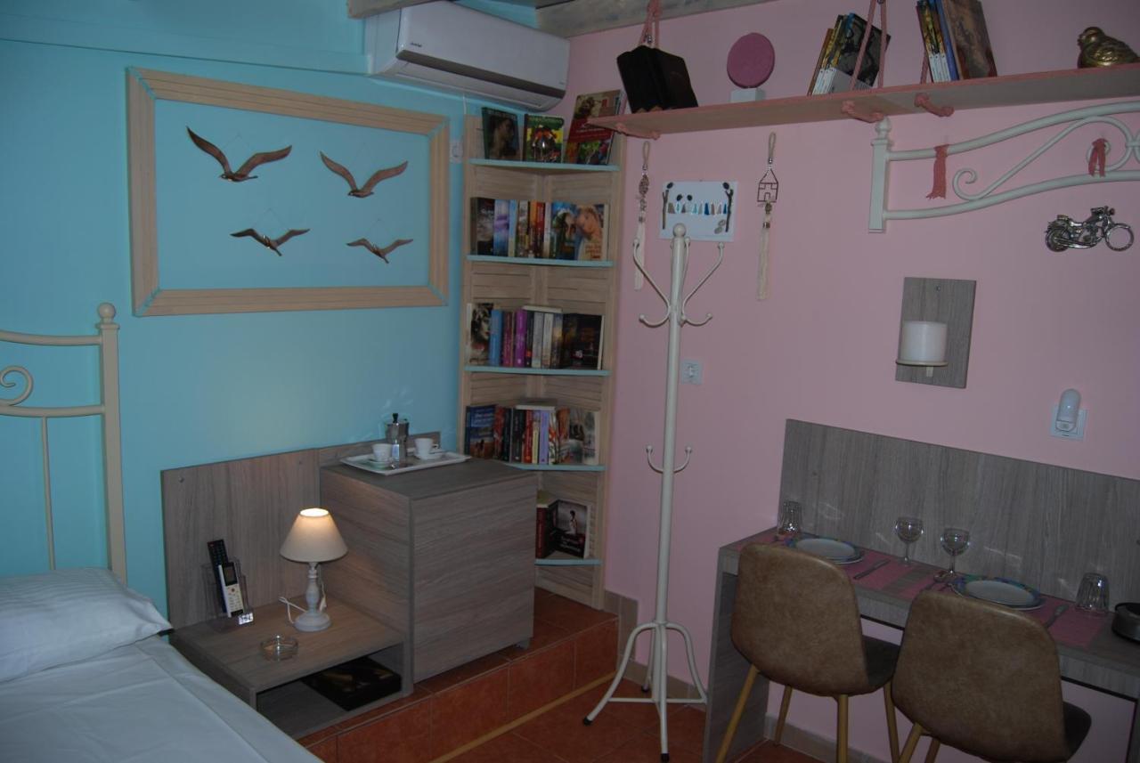 Luxury Traditional Room The Small Bookstore Kastro-Kyllini Екстер'єр фото