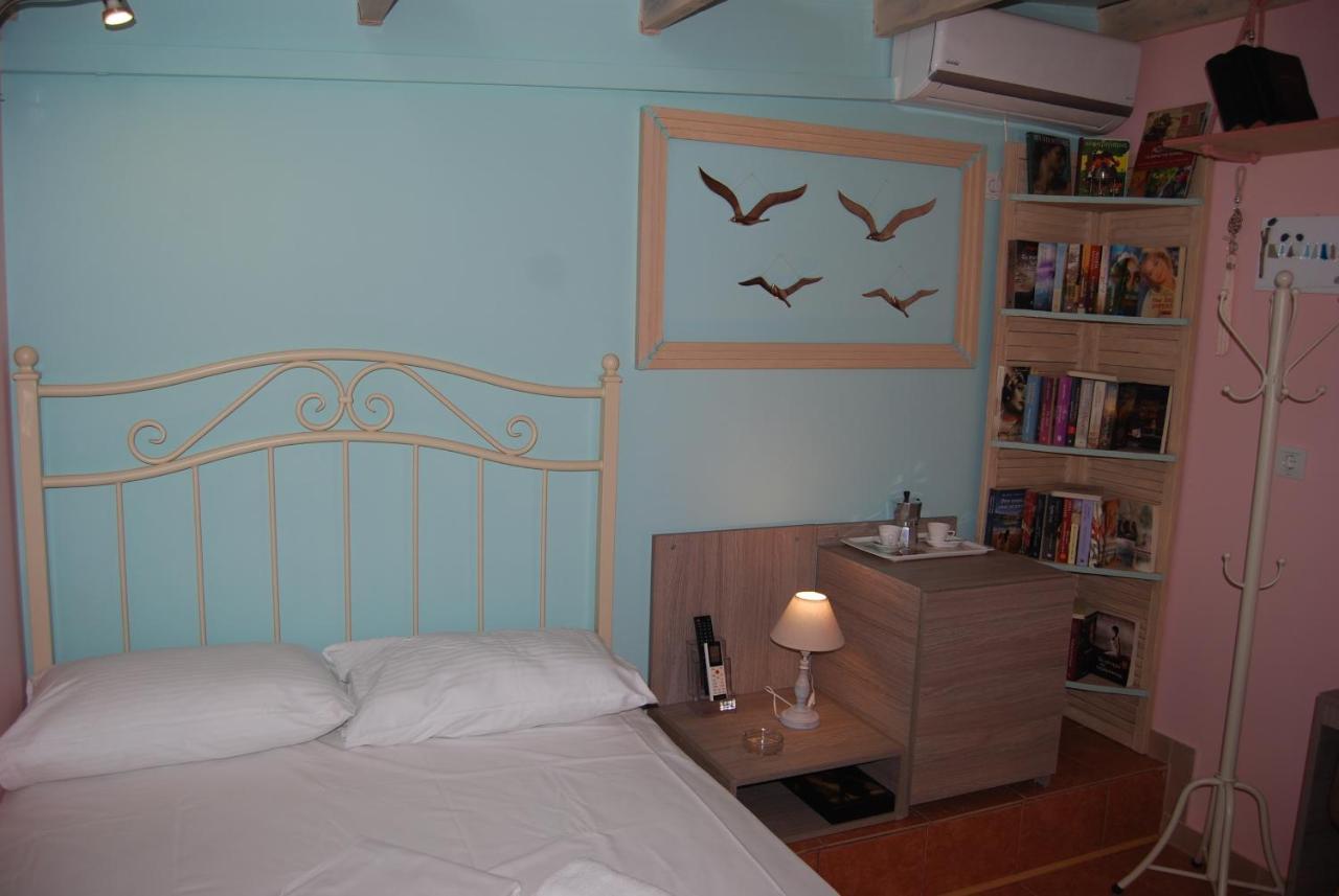 Luxury Traditional Room The Small Bookstore Kastro-Kyllini Екстер'єр фото