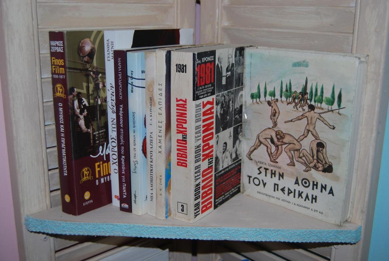Luxury Traditional Room The Small Bookstore Kastro-Kyllini Екстер'єр фото