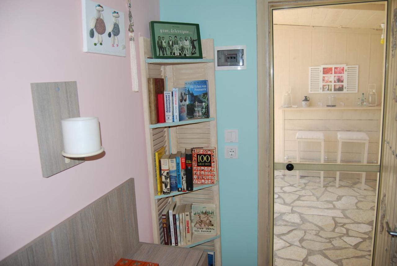 Luxury Traditional Room The Small Bookstore Kastro-Kyllini Екстер'єр фото