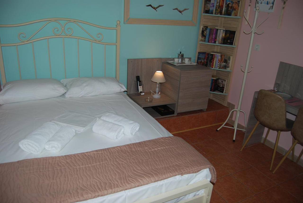 Luxury Traditional Room The Small Bookstore Kastro-Kyllini Екстер'єр фото